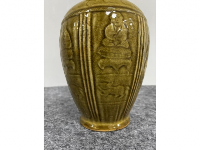 耀州窑青釉刻花瓶-古