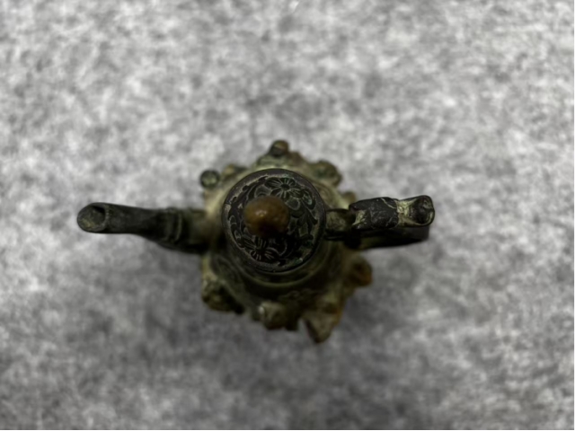 清代乾隆铜制洒壶