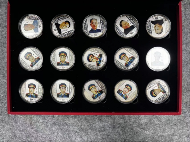 建国大业  隆重纪念中华人民共和国成立70周年  纯银纪念珍藏版