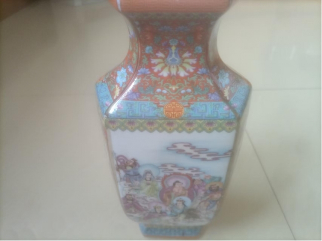 珐琅彩群神聚会四方瓶