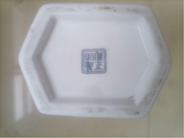 珐琅彩群神聚会四方瓶