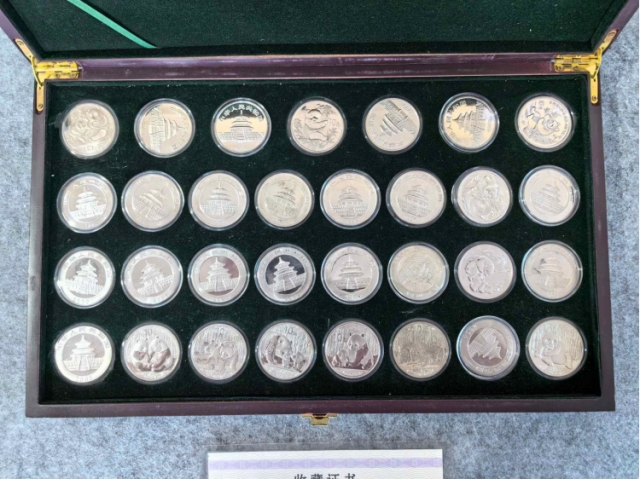 民间收藏-熊猫币和各种银饰银币纪念币